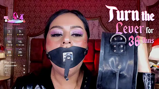 SoffiQueen live sex cam