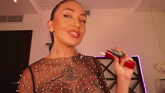 LunaMystyque live sex cam