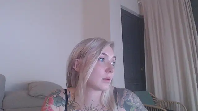 tattoobbgirl live sex cam