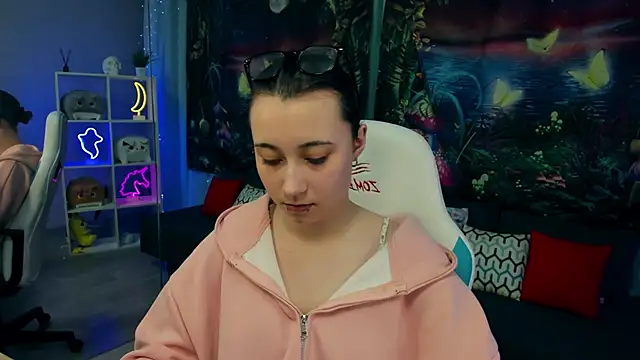 ClaraParks's cam snapshot