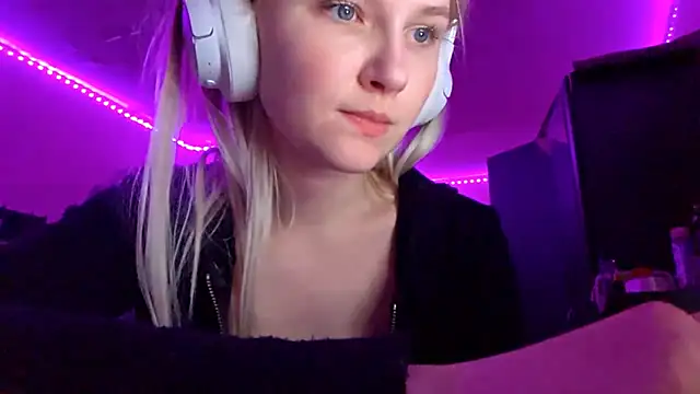 KarinRobertson's cam snapshot