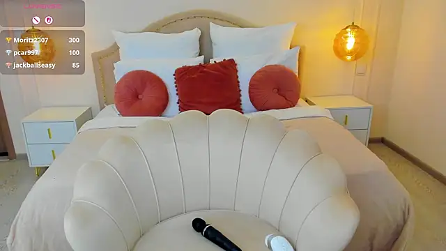 SaintLora's cam snapshot