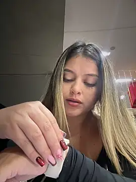 lunablossom_'s cam snapshot