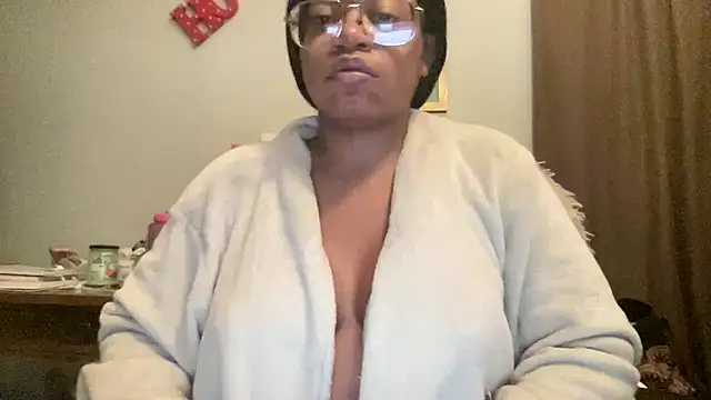 MommyConfident's cam snapshot