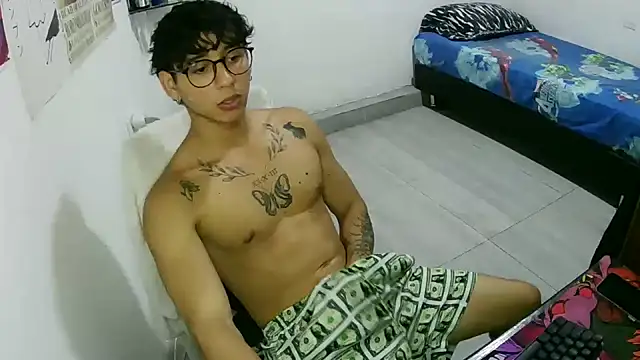 Dillom420 live sex cam