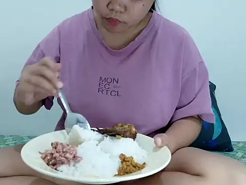 Sweetbigtits_69's cam snapshot