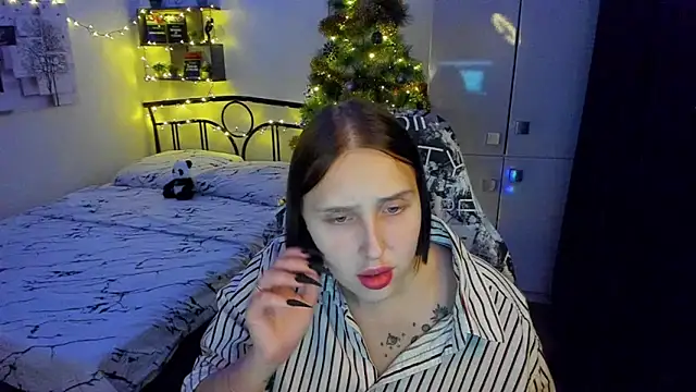 CrazyBitchInLace live sex cam