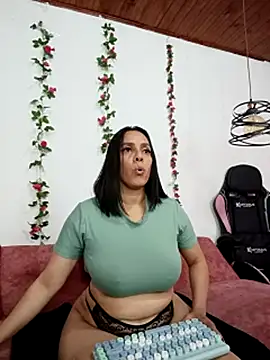 ariana_lavoie-'s cam snapshot