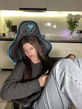 CurlyLara's cam snapshot