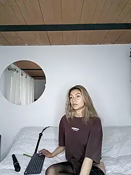 Karolgood3's cam snapshot