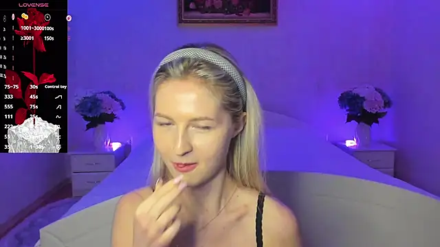 Julie_Blaze's cam snapshot