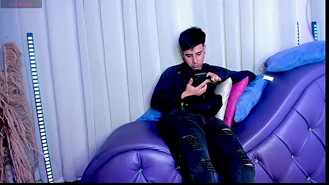 Yourslust_'s cam snapshot