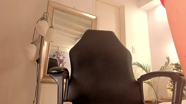 aishathornee's cam snapshot