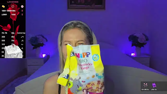 Julie_Blaze's cam snapshot