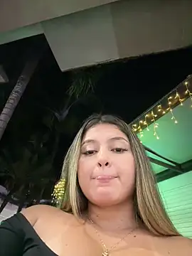 lunablossom_ live sex cam