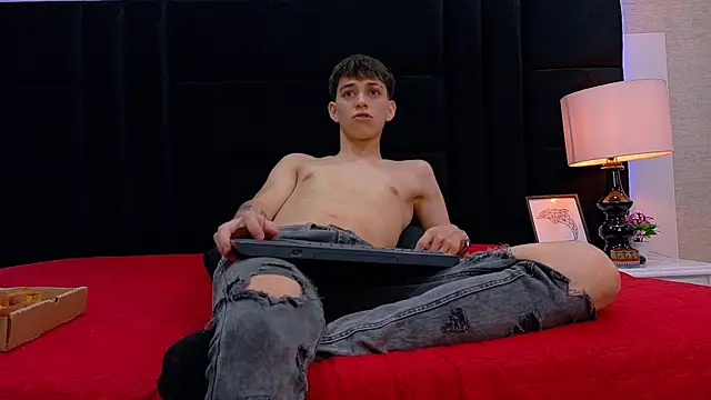 Lion_Foster01's cam snapshot