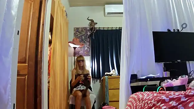 LunaNatural live sex cam