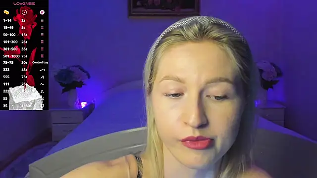 Julie_Blaze's cam snapshot