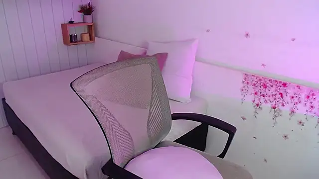 Emily_SoftSavage's cam snapshot