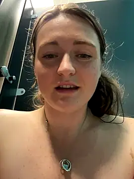 BustyBonnieUK live sex cam