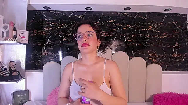 Annyrosee's cam snapshot