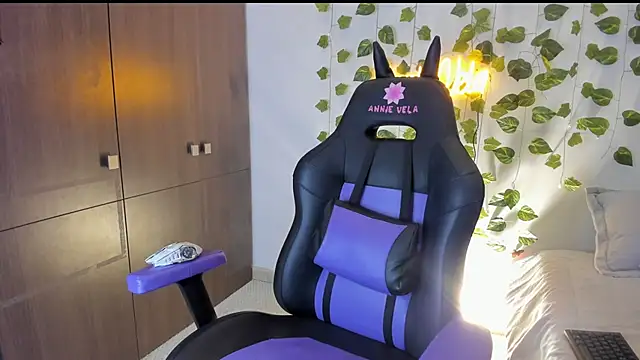 Annie_Velas_'s cam snapshot