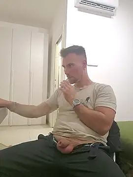 mrlyuis live sex cam