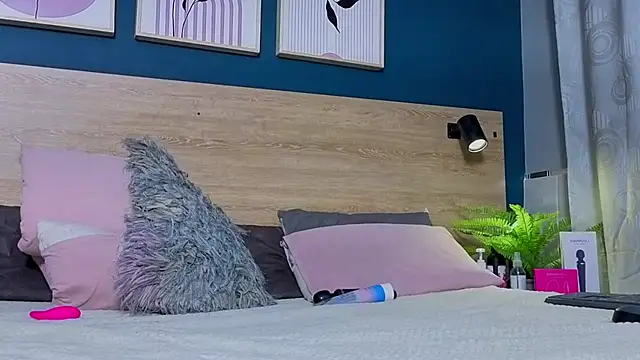 SarahMiler_'s cam snapshot