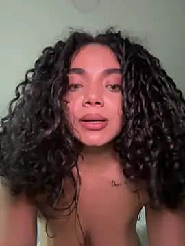 Curlyierr live sex cam