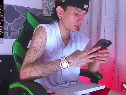 Skinny_batman live sex cam