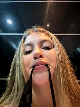 lunablossom_ live sex cam