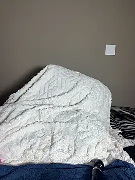 Moonzy77 live sex cam