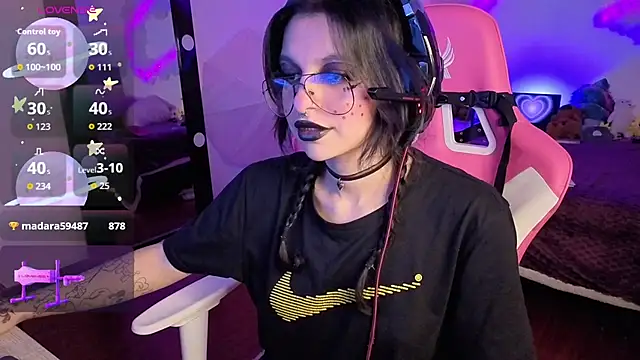 larah_uwu live sex cam