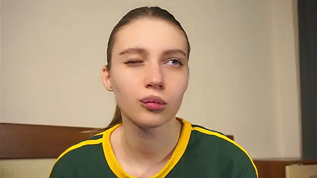 RoslynArcuo's cam snapshot