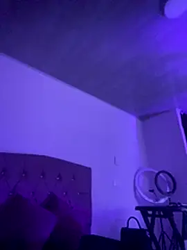 NINA_18_YEARS's cam snapshot