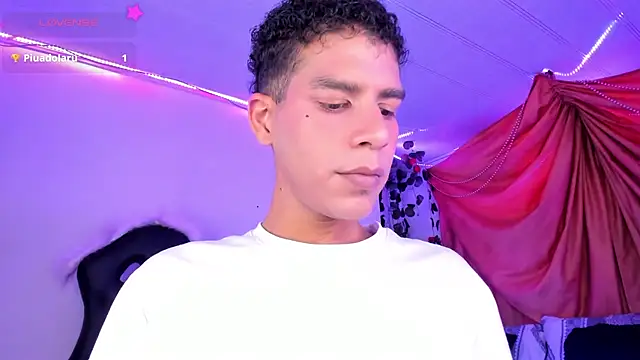 Ethan_Boyy live sex cam