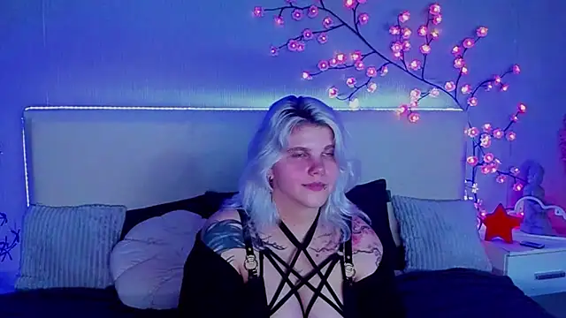 JoannLowe's cam snapshot