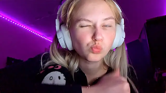 KarinRobertson live sex cam