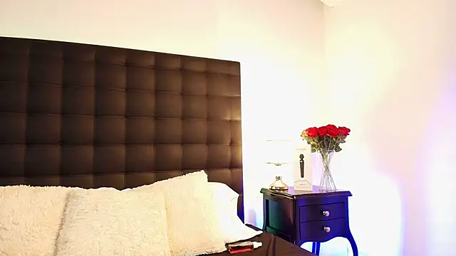 MOLLYWOODD's cam snapshot