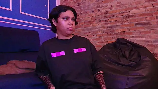 Emmapark_'s cam snapshot