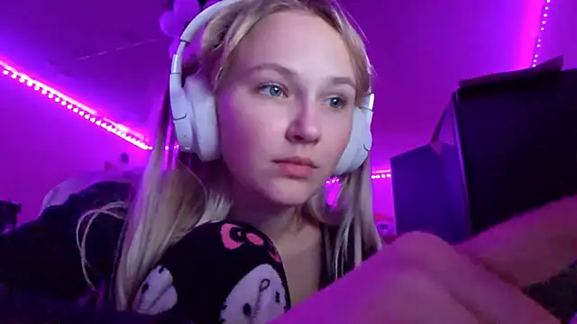 KarinRobertson's cam snapshot