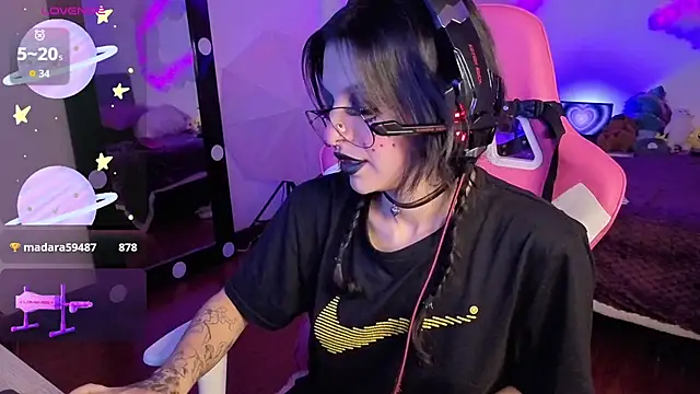 larah_uwu's cam snapshot