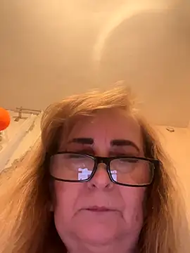 Irina2909@xh live sex cam