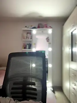 Emmily_19 live sex cam