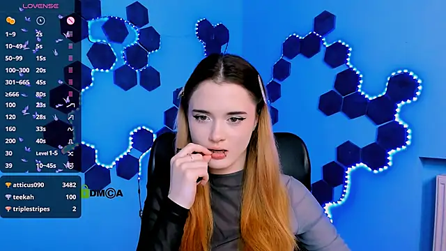 liana_kisses's cam snapshot