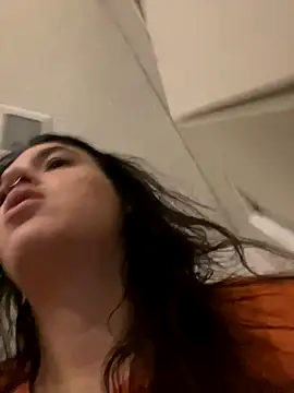 SafeinouterSpace's cam snapshot