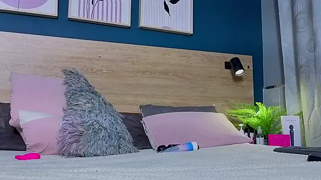 SarahMiler_'s cam snapshot