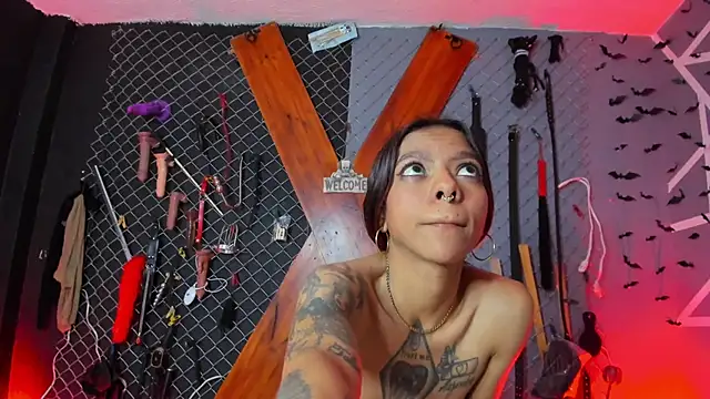 Warick_and_Aria_bdsm_'s cam snapshot