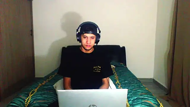 bladetrinityn's cam snapshot