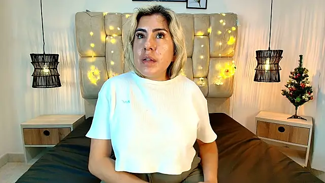 AdharaSmithh's cam snapshot